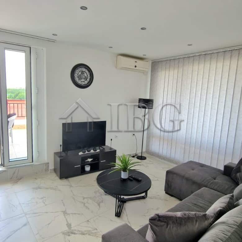 Bright renovated apartment with large terrace and sea view in Sveti Vlas.