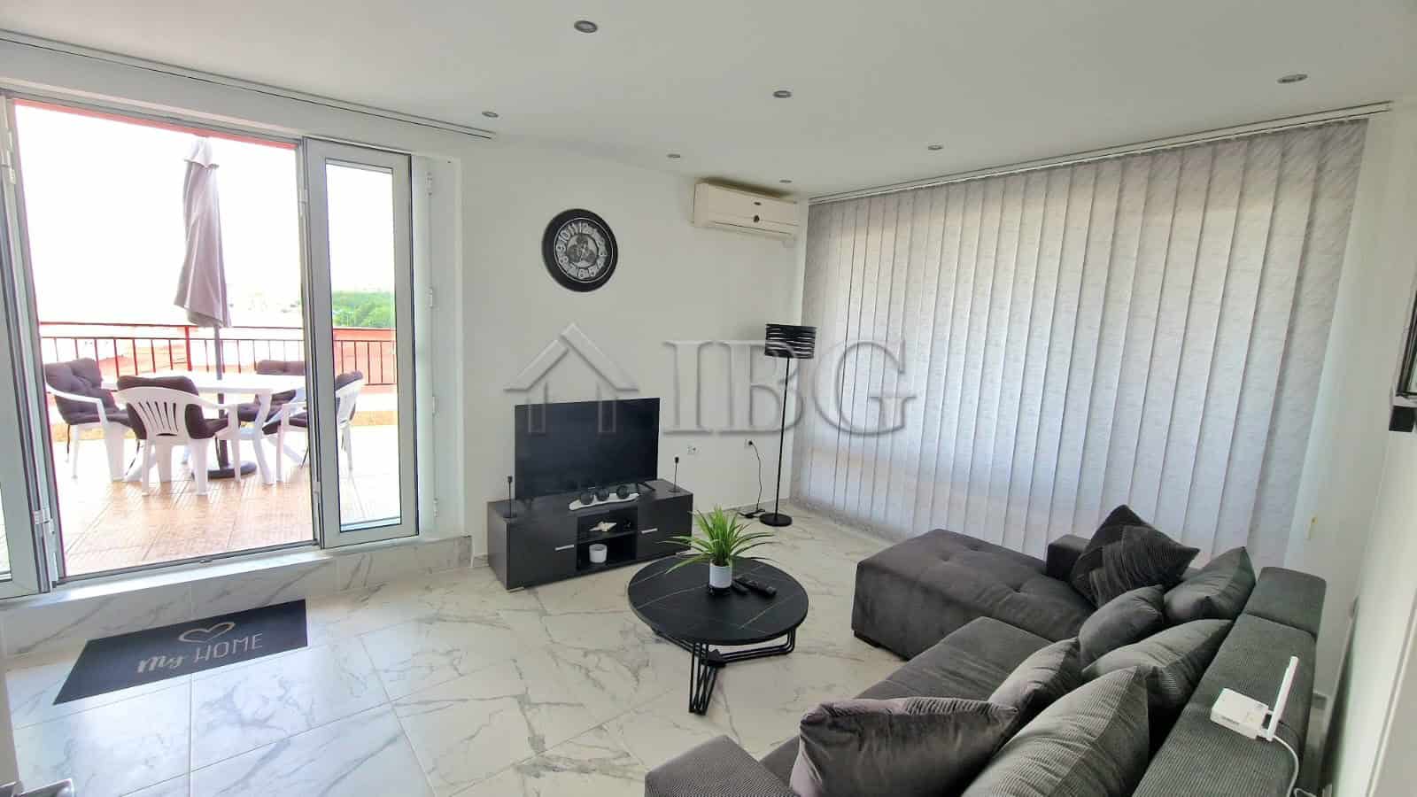 Bright renovated apartment with large terrace and sea view in Sveti Vlas.