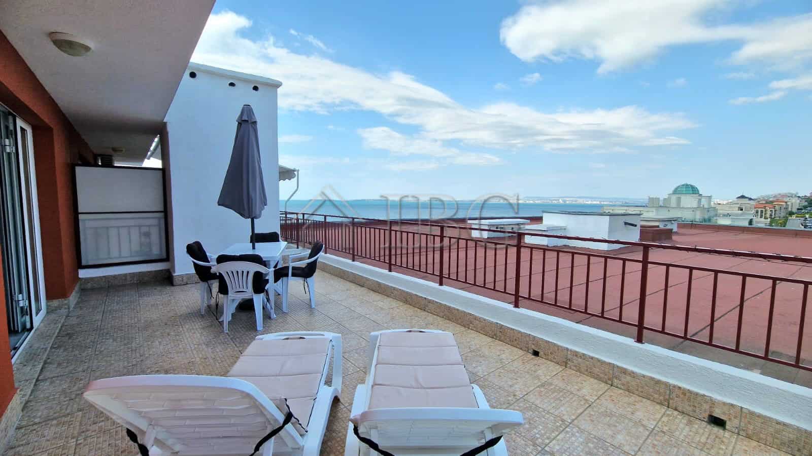 Bright apartment terrace overlooking the sea and marina. Perfect for relaxing and enjoying panoramic.