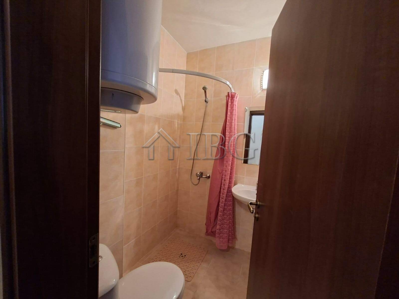 Furnished studio apartment with bathroom and shower in Sunny Beach, perfect for a comfortable stay.