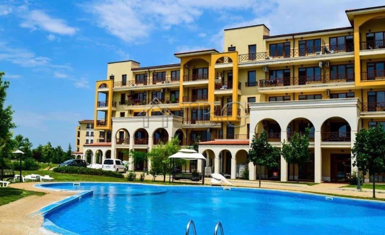 Luxury 1-bedroom apartment at Lighthouse Golf & Spa Resort with pool access and modern amenities.