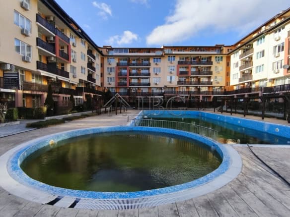 Apartment with pool in Chateau Aheloy 2, Aheloy for sale.