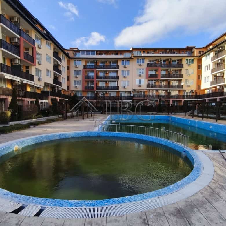 Apartment with pool in Chateau Aheloy 2, Aheloy for sale.