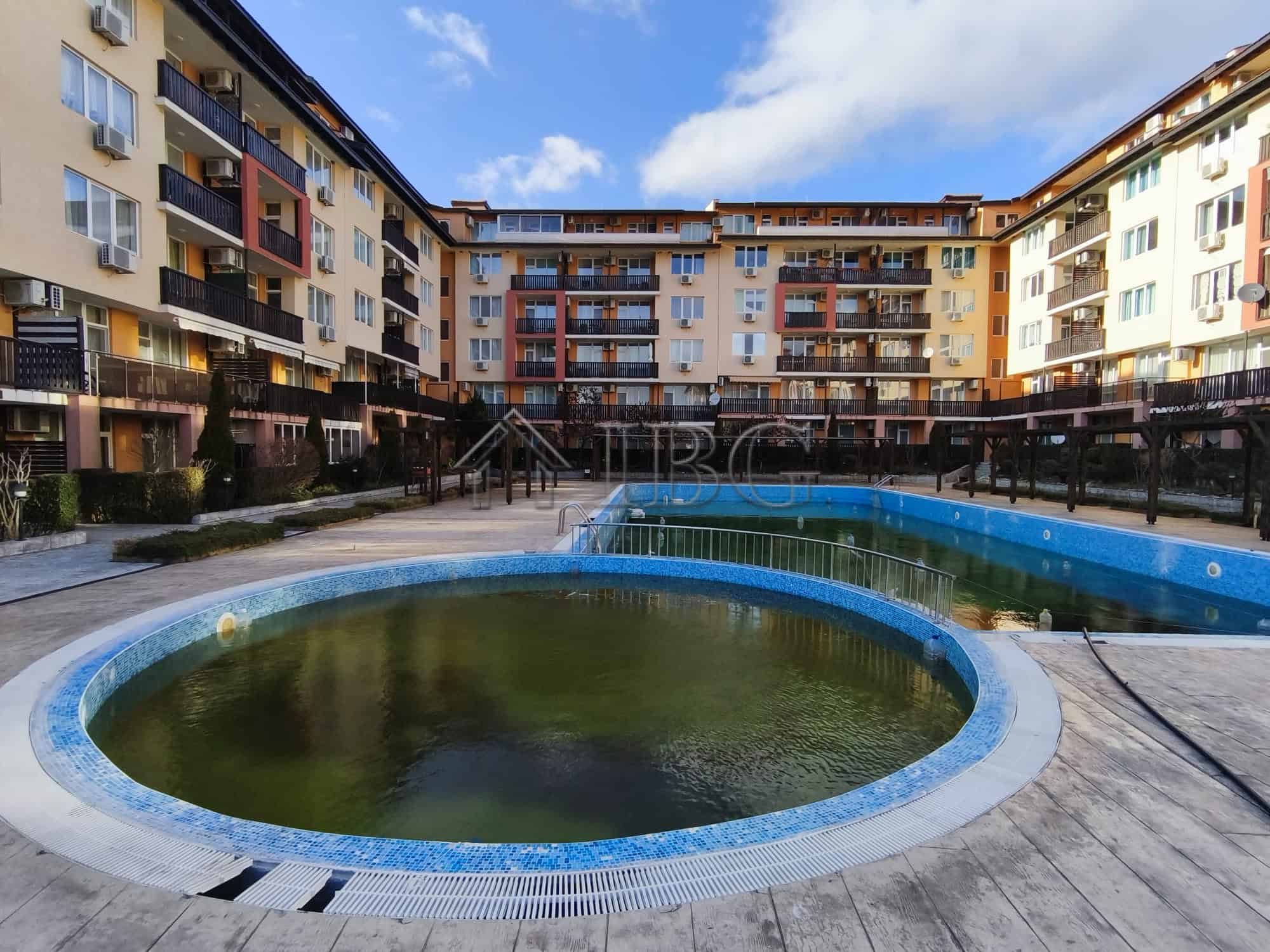 Apartment with pool in Chateau Aheloy 2, Aheloy for sale.