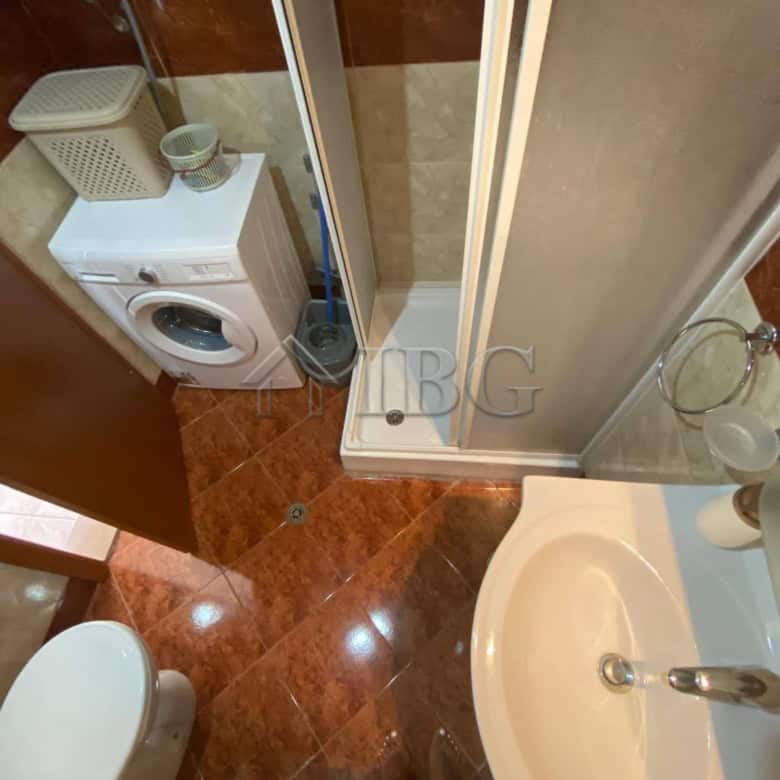 Bright studio with sea view in Crown Fort Club, Grand Resort Fortnoks, featuring a compact bathroom.