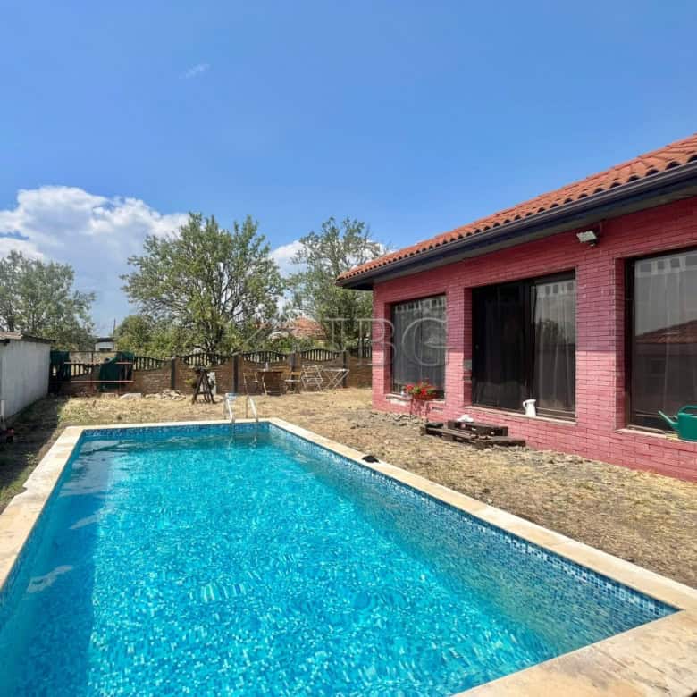 Modern detached house with private pool in Goritsa Village, no maintenance fee.