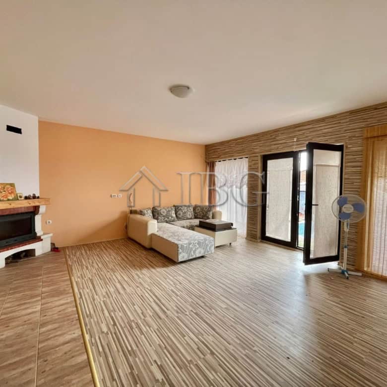 Detached House with Pool in Goritsa Village, no maintenance fee. Spacious living room with natural l.