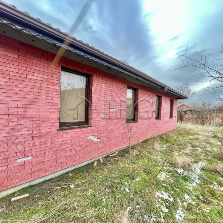 Beautiful detached house with pool, no maintenance fee, located in Goritsa Village. Perfect for rela.