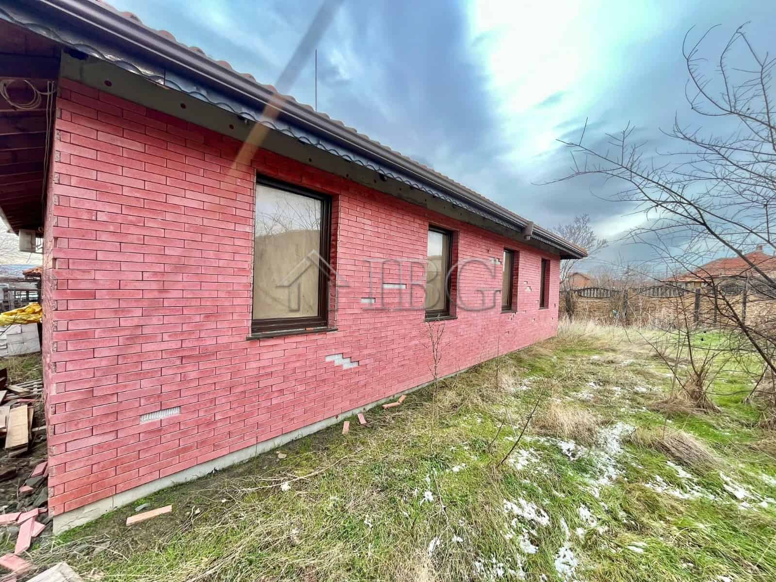 Beautiful detached house with pool, no maintenance fee, located in Goritsa Village. Perfect for rela.