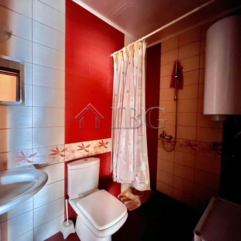Bright bathroom in a detached house with pool, no maintenance fee, located in Goritsa Village.