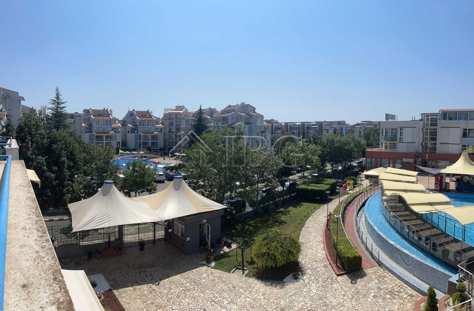 Bright 1-bedroom apartment with pool view in Sunny Beach, Cacao Beach area. Perfect for relaxing hol.
