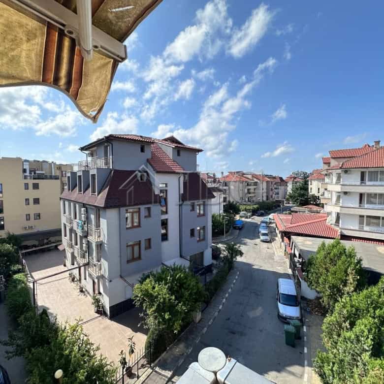 Bright 1-bedroom apartment in Ravda residential complex.