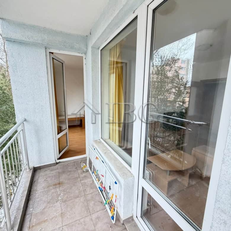 Sea view balcony in Yassen, Sunny Beach, with access to the beach and scenic surroundings.