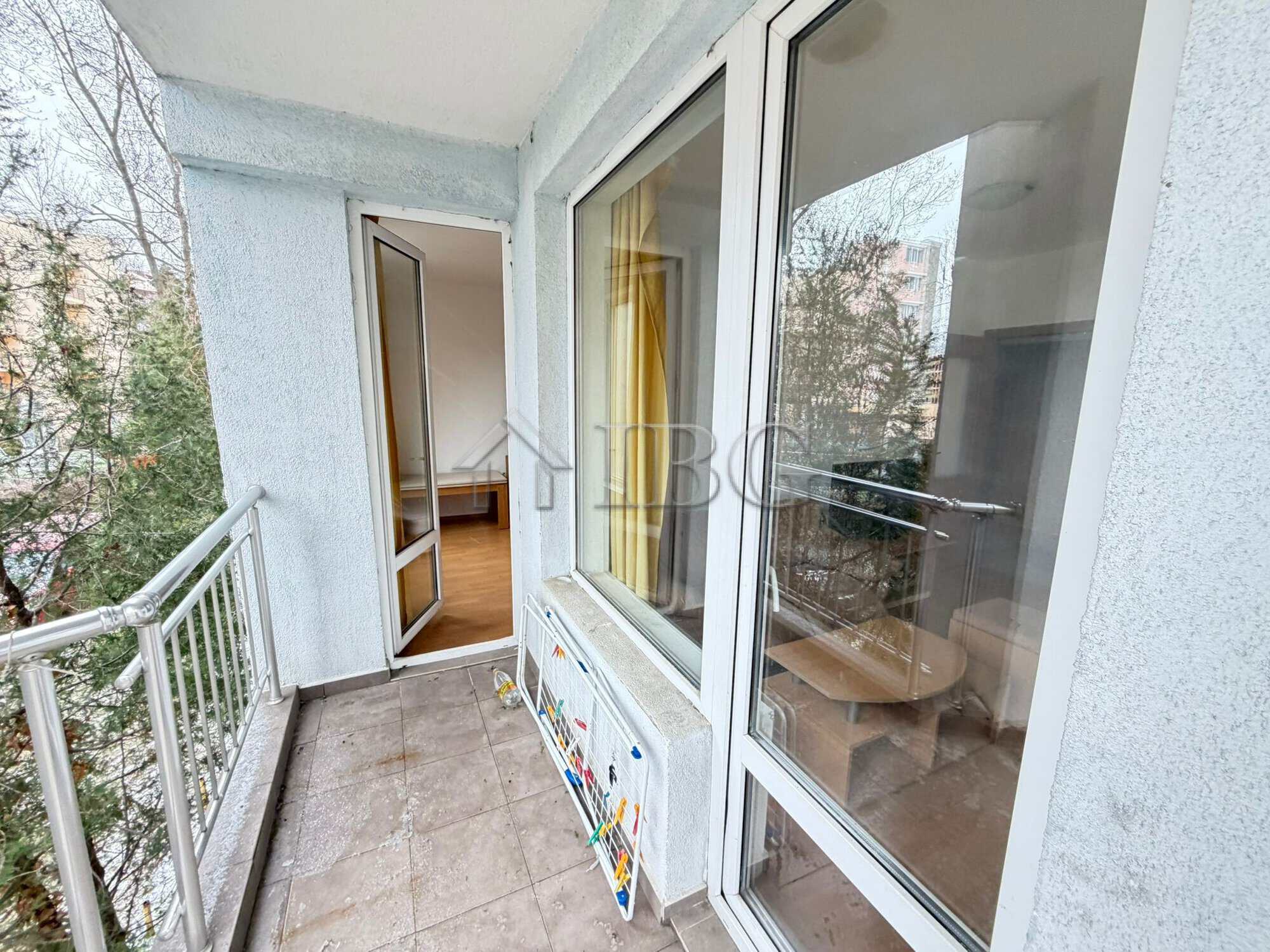 Sea view balcony in Yassen, Sunny Beach, with access to the beach and scenic surroundings.