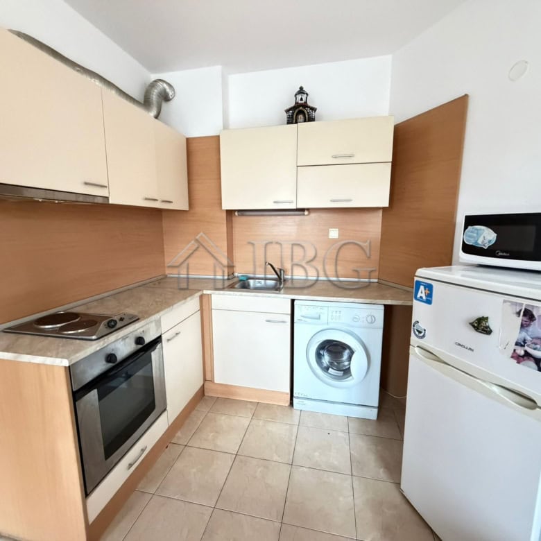 Charming one-bedroom apartment in Yassen, Sunny Beach, just steps from the sea. Modern kitchen and e.