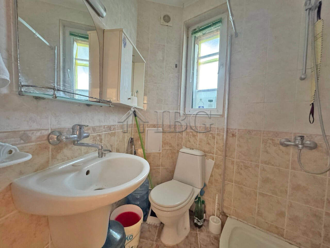 Bright bathroom with sea view in complex Anna Maria, Kosharitsa.