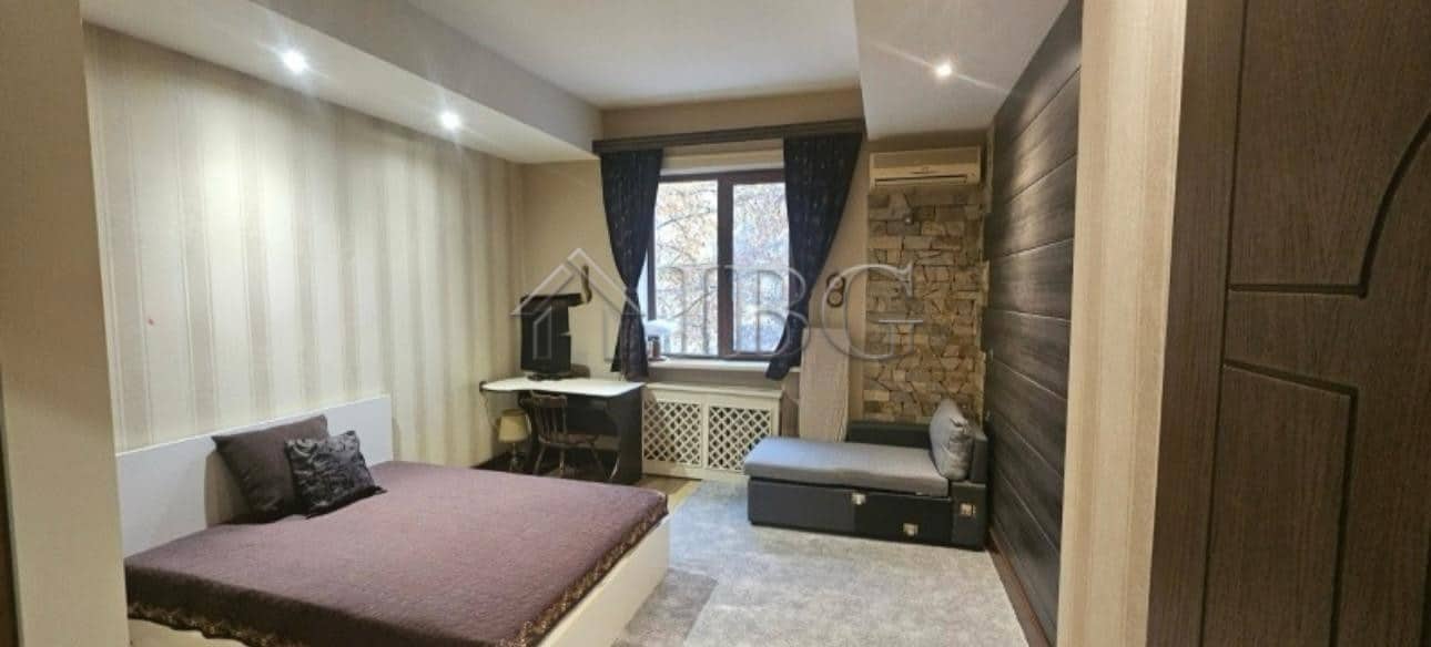 Cozy apartment for rent in the top center of Ruse with stylish interior and natural light.