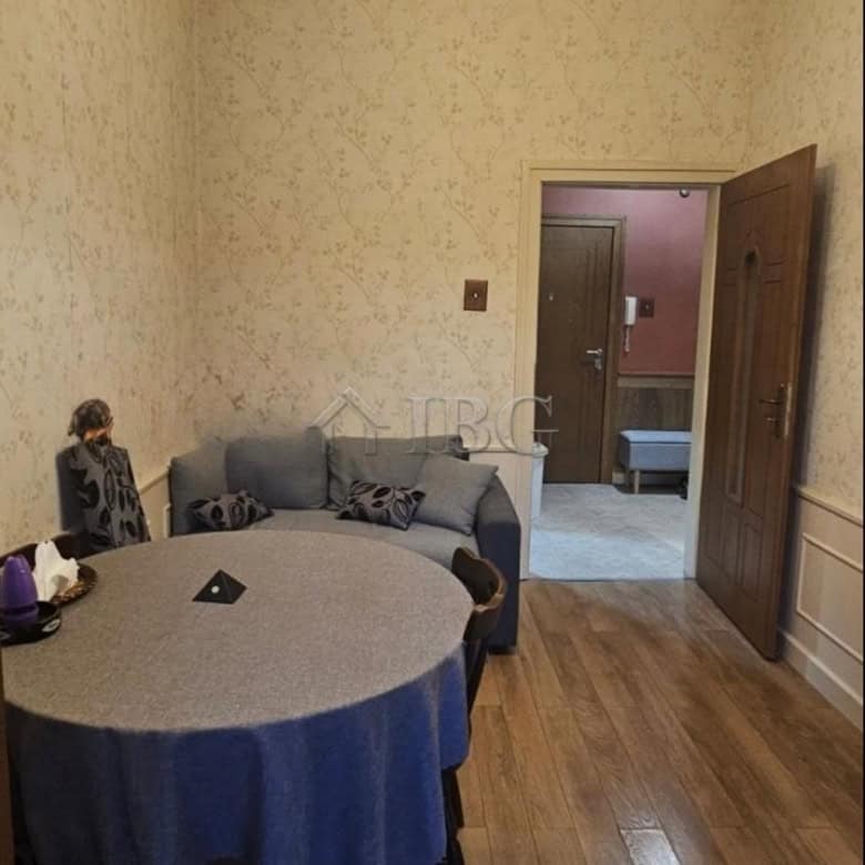 Cozy living room in top-center Ruse apartment for rent with dining area and sofa.