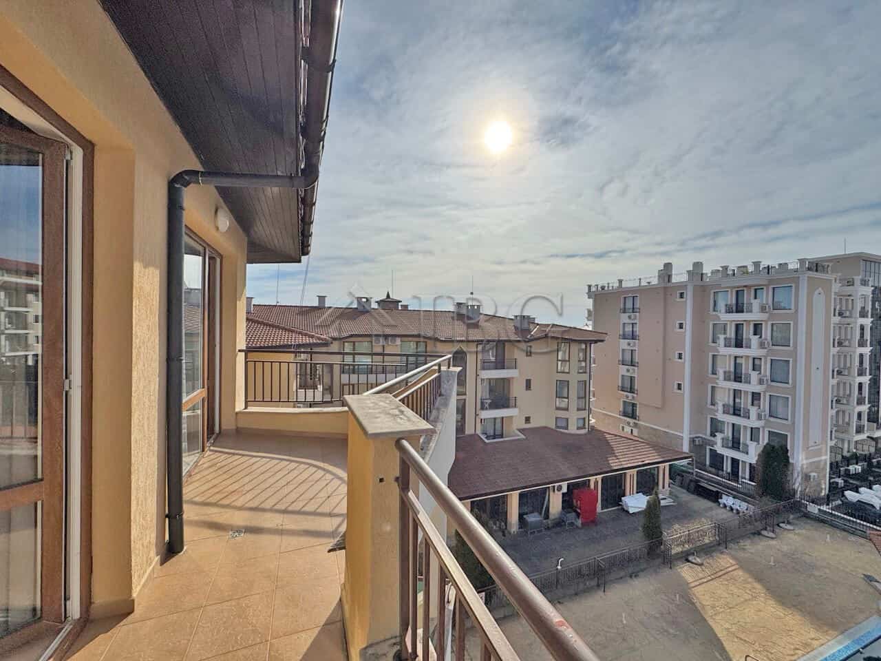 Cozy one-bedroom apartment with balcony views in Aqua Dreams, Sveti Vlas, ideal for seaside living.