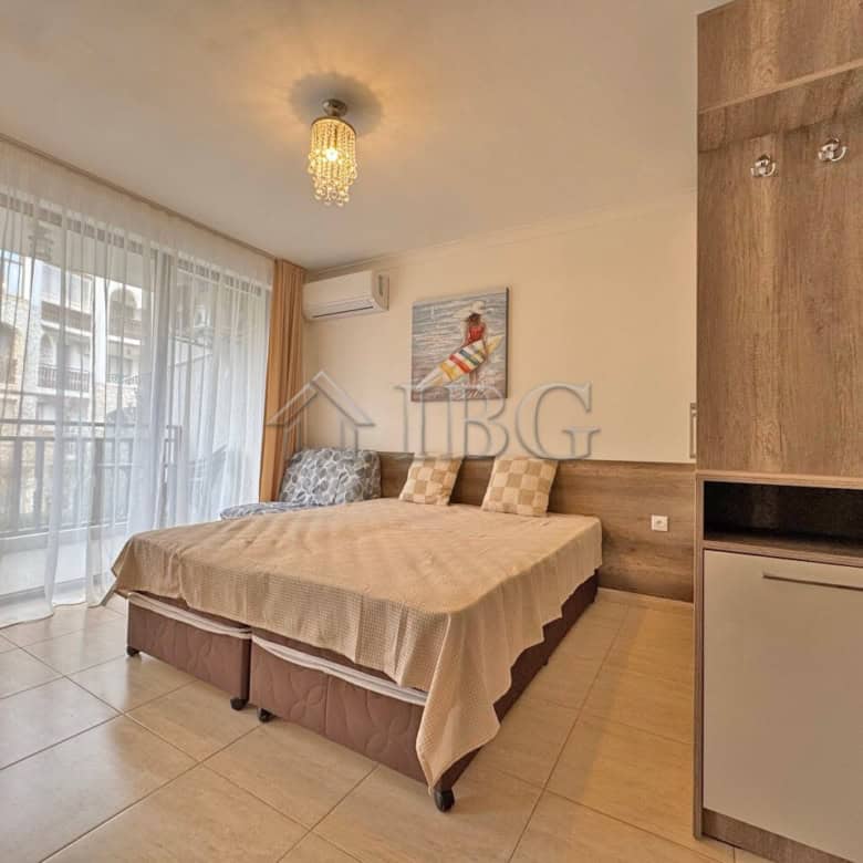 Bright studio apartment with modern furnishings close to the beach and Marina Dinevi in Sveti Vlas.