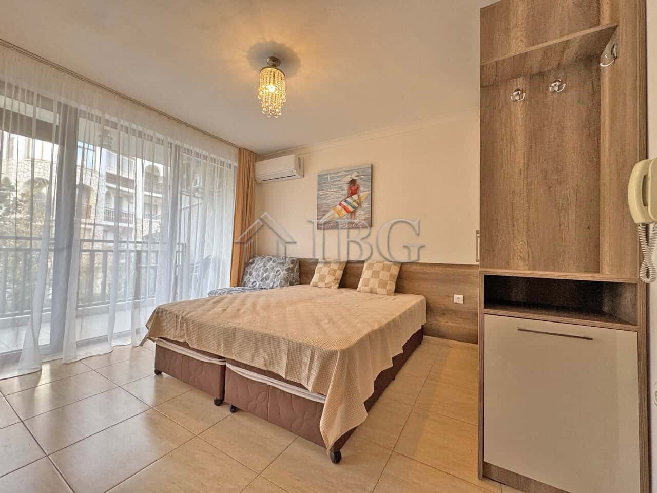 Bright studio apartment with modern furnishings close to the beach and Marina Dinevi in Sveti Vlas.