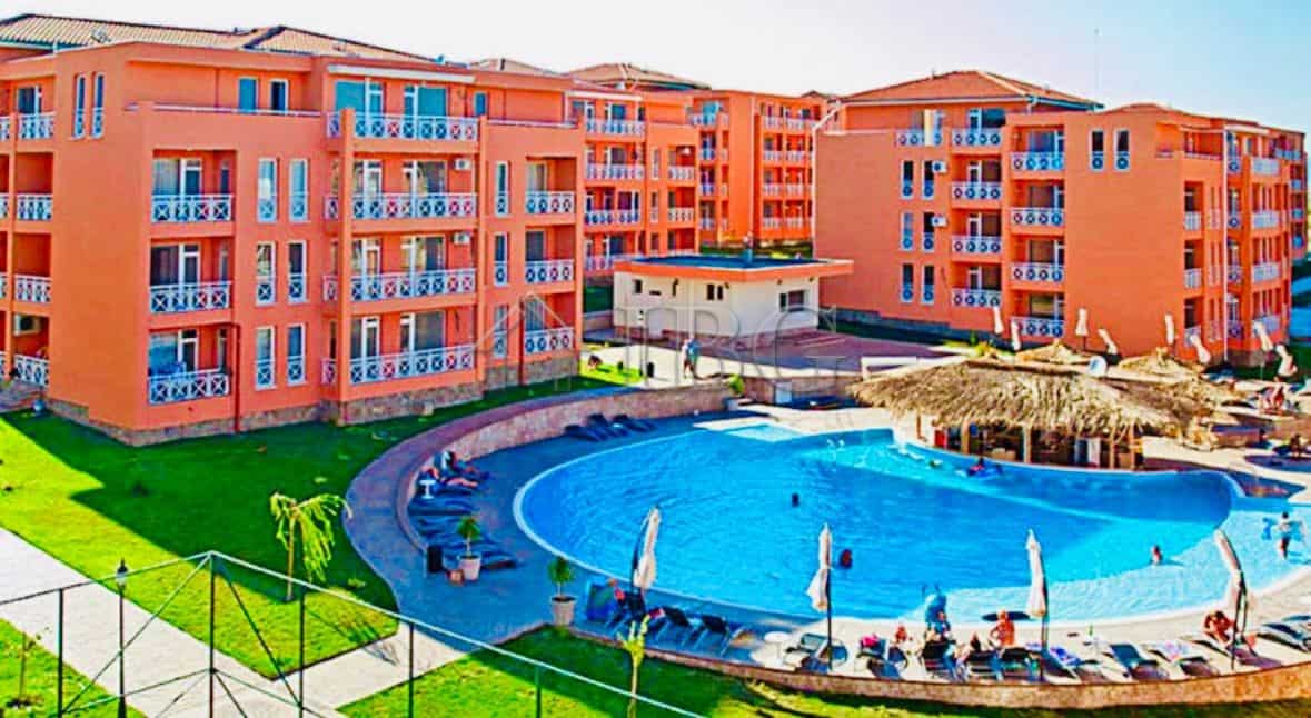Bright apartment in Sunny Day 6 resort, near Sunny Beach, Bulgaria. Perfect for relaxing holidays an.