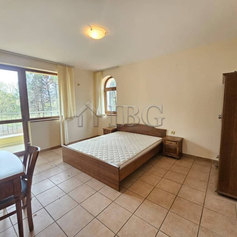Two-Bedroom Apartment with 2 Bathrooms and Pool View.