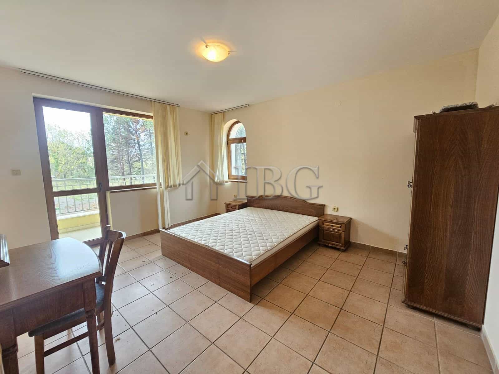 Two-Bedroom Apartment with 2 Bathrooms and Pool View.