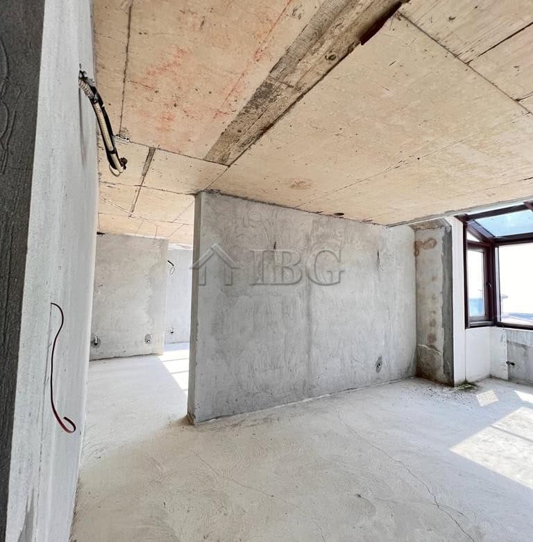 Unfinished interior space of a 3-bedroom apartment in Sveti Vlas with panoramic sea views.