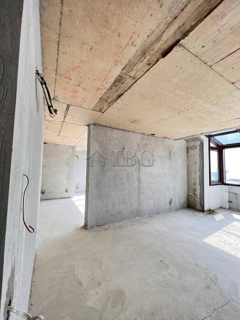 Unfinished interior space of a 3-bedroom apartment in Sveti Vlas with panoramic sea views.