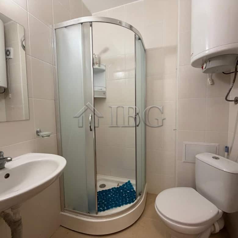 Bright 2-bedroom apartment overlooking park and tennis courts, perfect for sunny beach living.