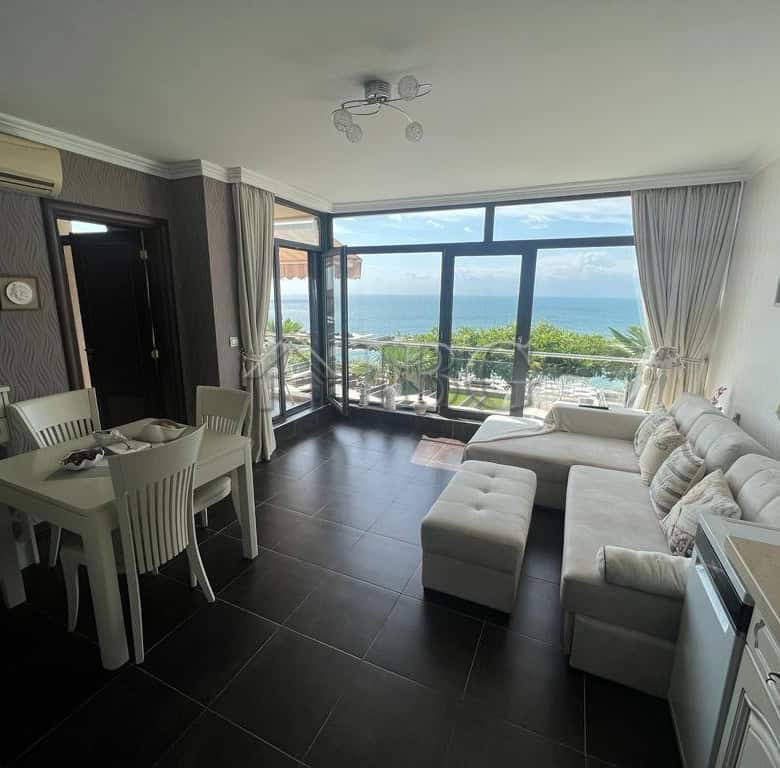 Modern two-bedroom apartment overlooking the sea in Sveti Vlas. Bright, spacious living area with pa.