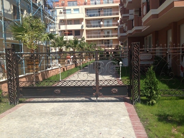 Gated entrance to a 1-bedroom apartment with pool view at Casa Rossa, Sunny Beach.