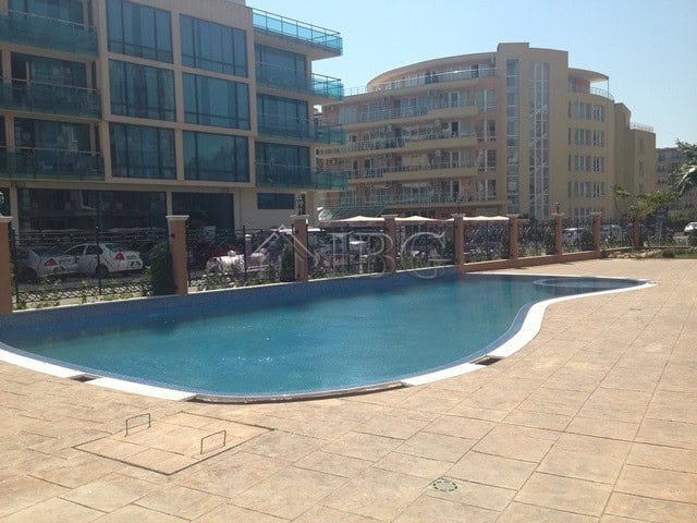 Bright 1-bedroom apartment overlooking pool at Casa Rossa, Sunny Beach.
