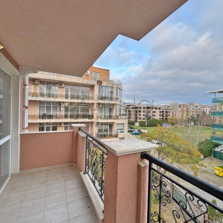 1-bedroom apartment with a scenic pool view in Sunny Beach. Perfect for relaxing holidays or investm.