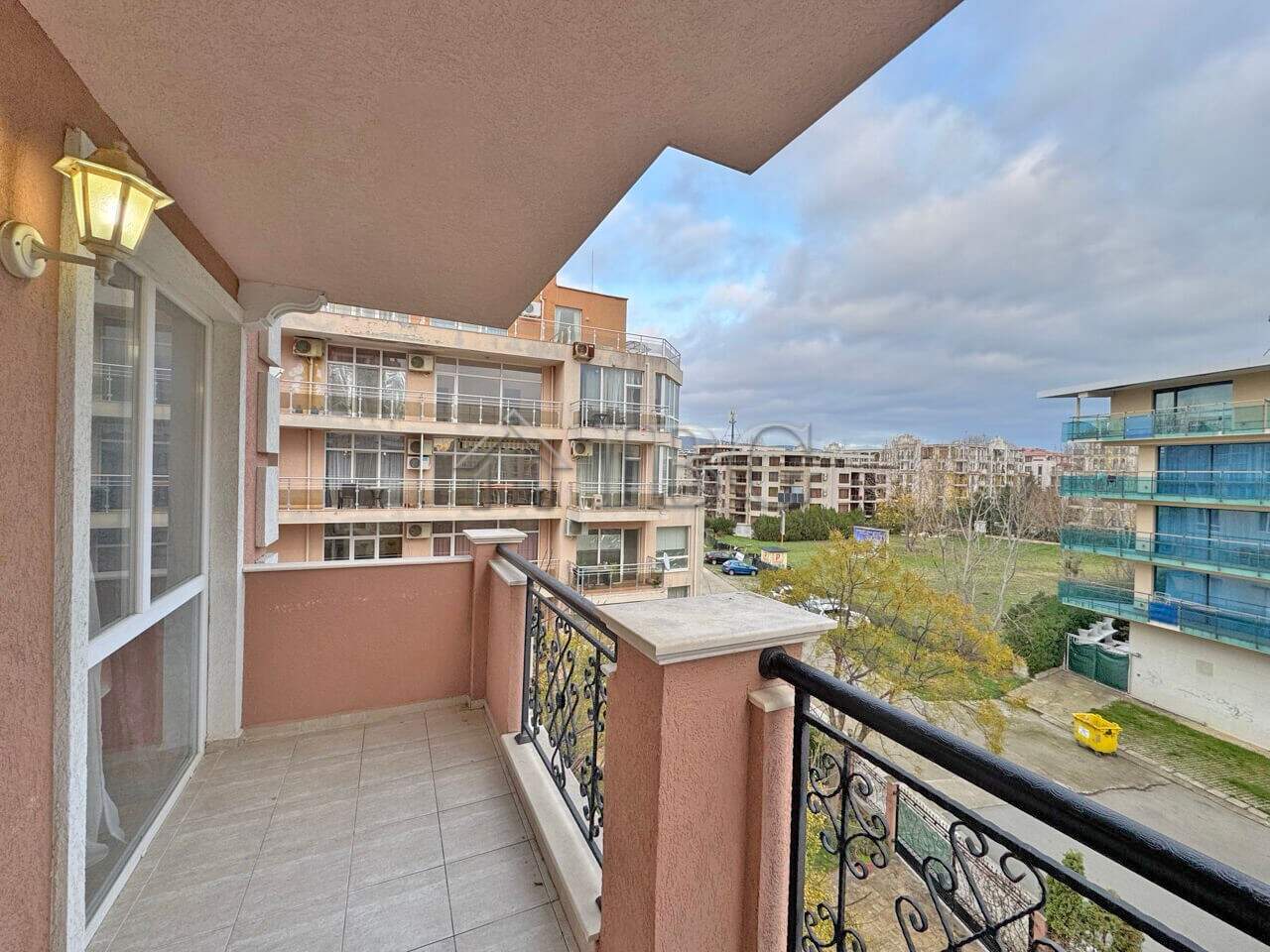 1-bedroom apartment with a scenic pool view in Sunny Beach. Perfect for relaxing holidays or investm.