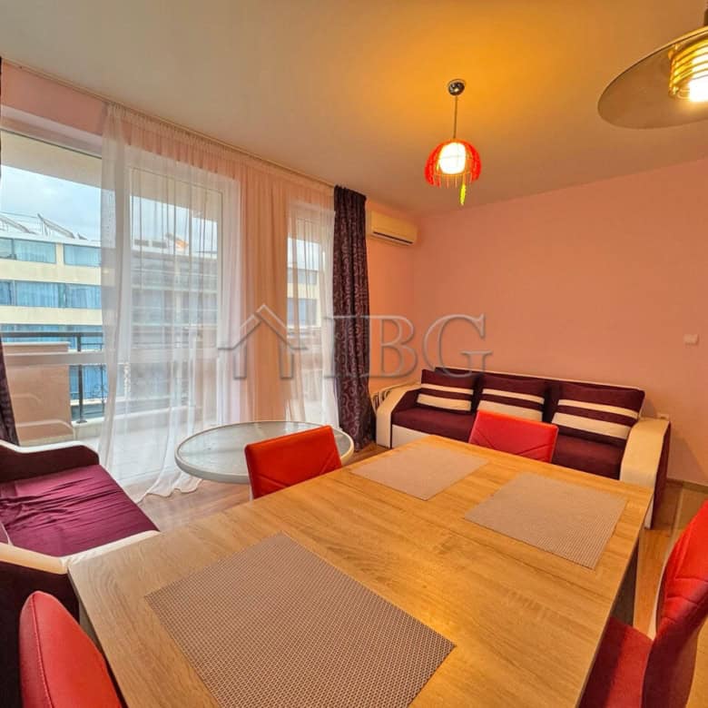 Bright 1-bedroom apartment overlooking the pool in Sunny Beach.