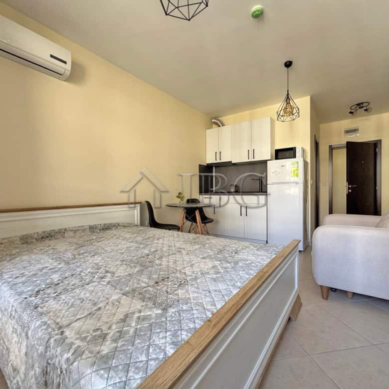 Bright studio apartment with modern furnishings at Cascadas Family Resort, Sunny Beach.