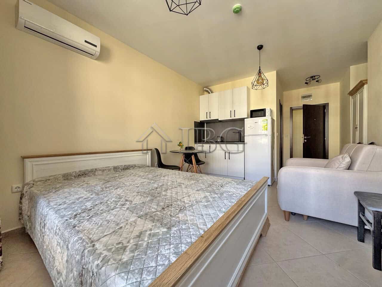 Bright studio apartment with modern furnishings at Cascadas Family Resort, Sunny Beach.