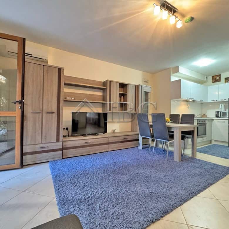 Bright living room with open kitchen and dining area in Cascadas Family Resort.