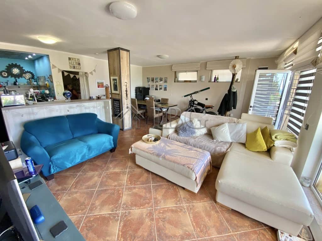 Bright interior of a spacious sea view apartment with 3 bedrooms and 2 bathrooms in Sveti Vlas. No m.