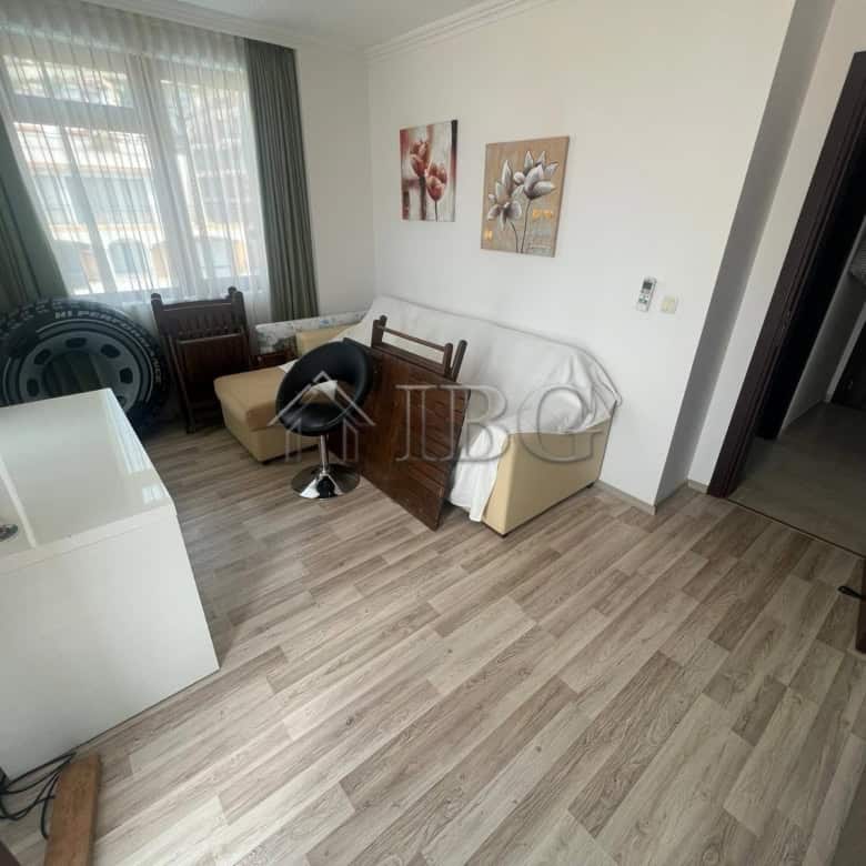 Spacious 3-bedroom apartment with yacht harbor views in Caprice, Sveti Vlas, offering comfort and sc.