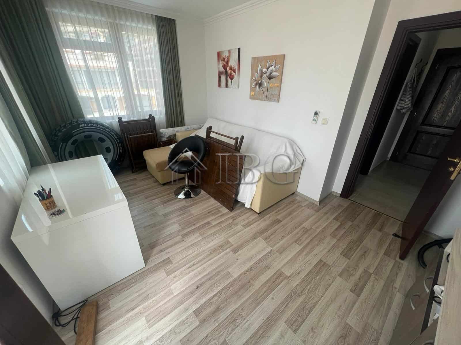 Spacious 3-bedroom apartment with yacht harbor views in Caprice, Sveti Vlas, offering comfort and sc.