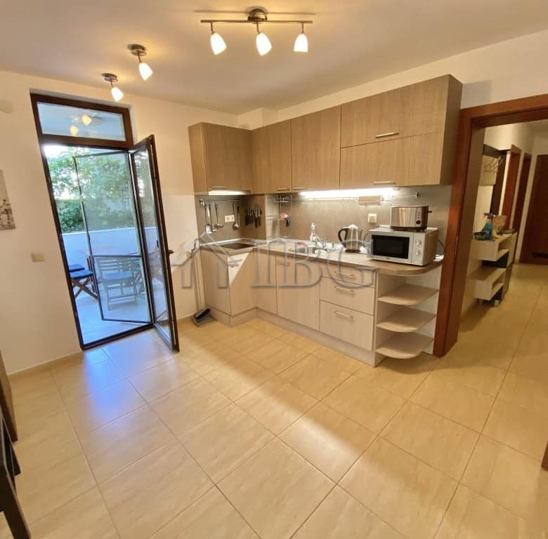 Spacious apartment featuring 2 bedrooms, 1.5 bathrooms, and a 17 sq. m. terrace in Etara 3, Sveti Vl.