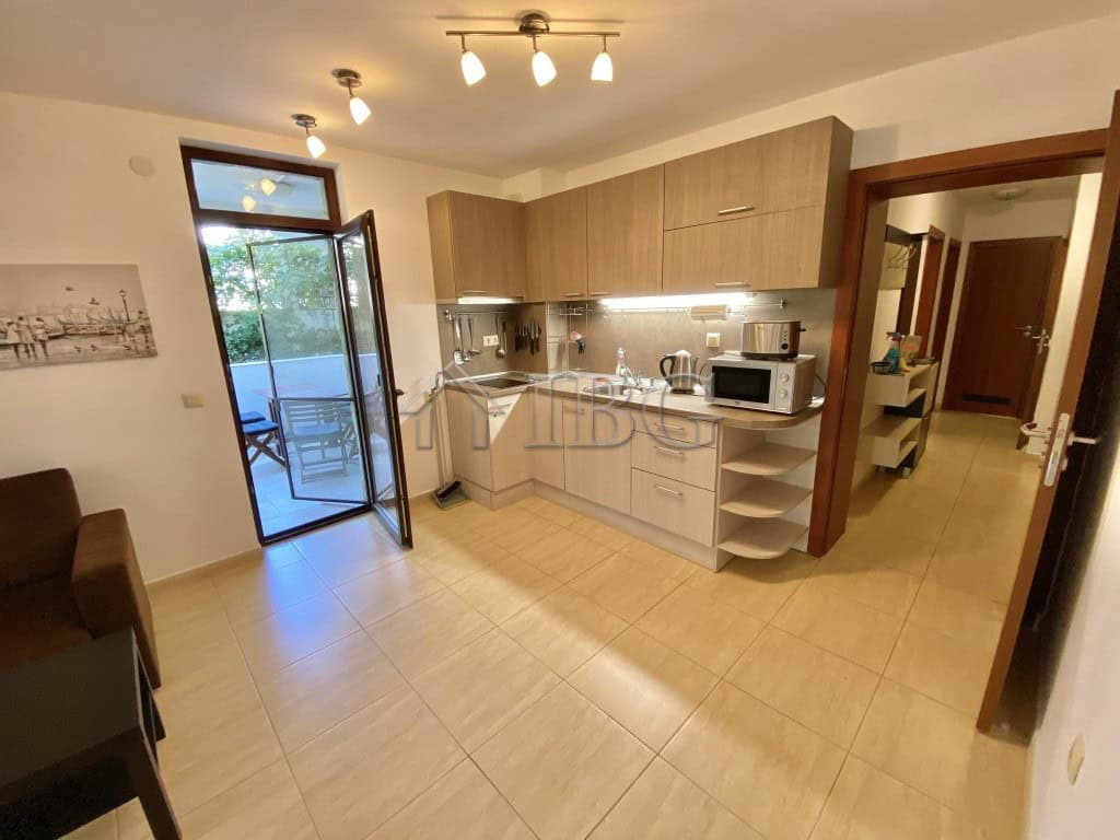 Spacious apartment featuring 2 bedrooms, 1.5 bathrooms, and a 17 sq. m. terrace in Etara 3, Sveti Vl.
