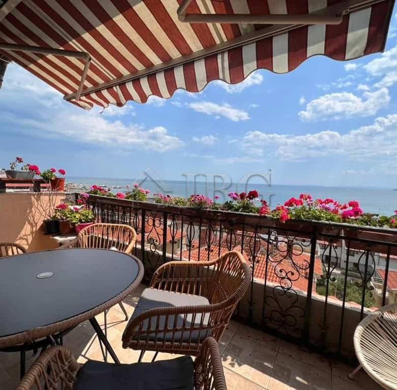 Sea view balcony of maisonette in Sveti Vlas with outdoor seating and panoramic ocean scenery.