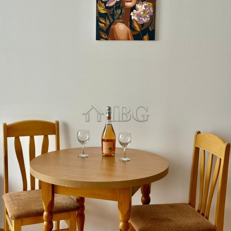Cozy furnished studio with pool view for sale in Sunny Day 3, Sunny Beach. Perfect for relaxing holi.