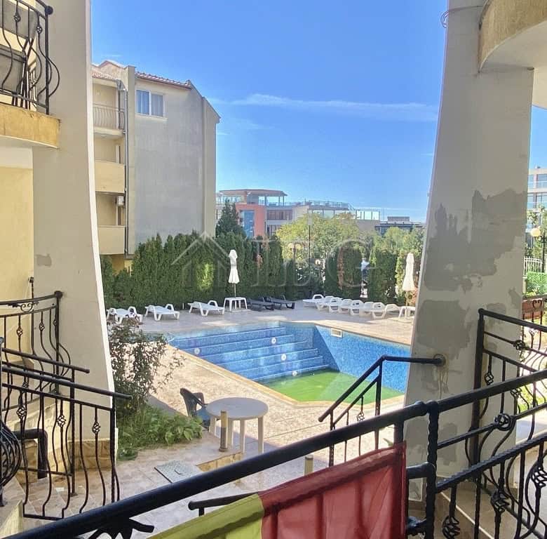 Bright two-bedroom apartment near the beach in Sveti Vlas.