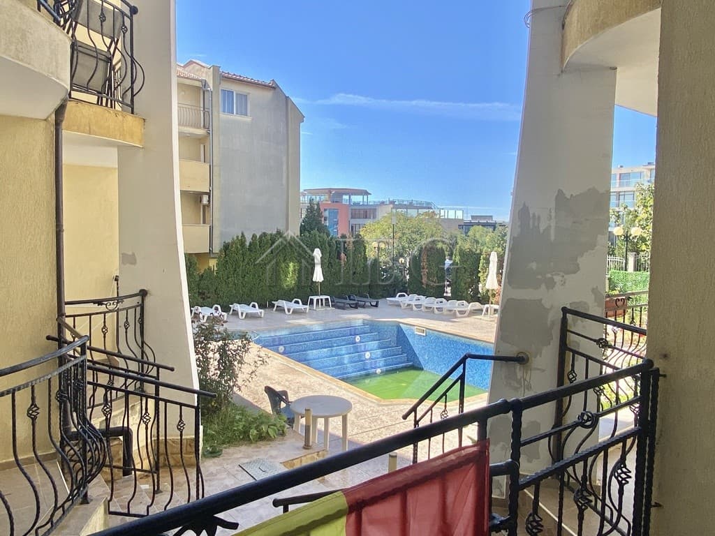 Bright two-bedroom apartment near the beach in Sveti Vlas.