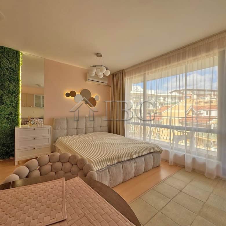 Bright studio apartment with balcony overlooking Diamond Bay, Sunny Beach. Perfect for relaxing and.
